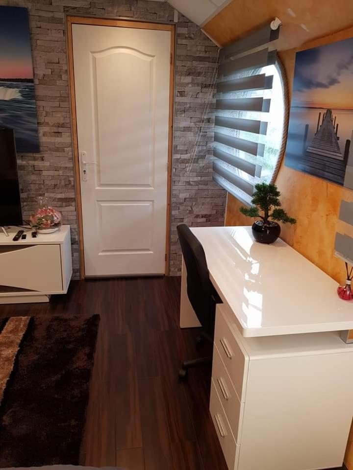 Peniche Morgane 2 Sas Les Betises Hotell Cambrai Exteriör bild