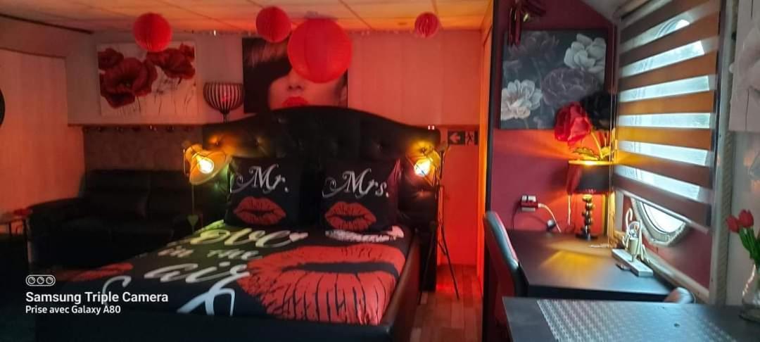 Peniche Morgane 2 Sas Les Betises Hotell Cambrai Exteriör bild